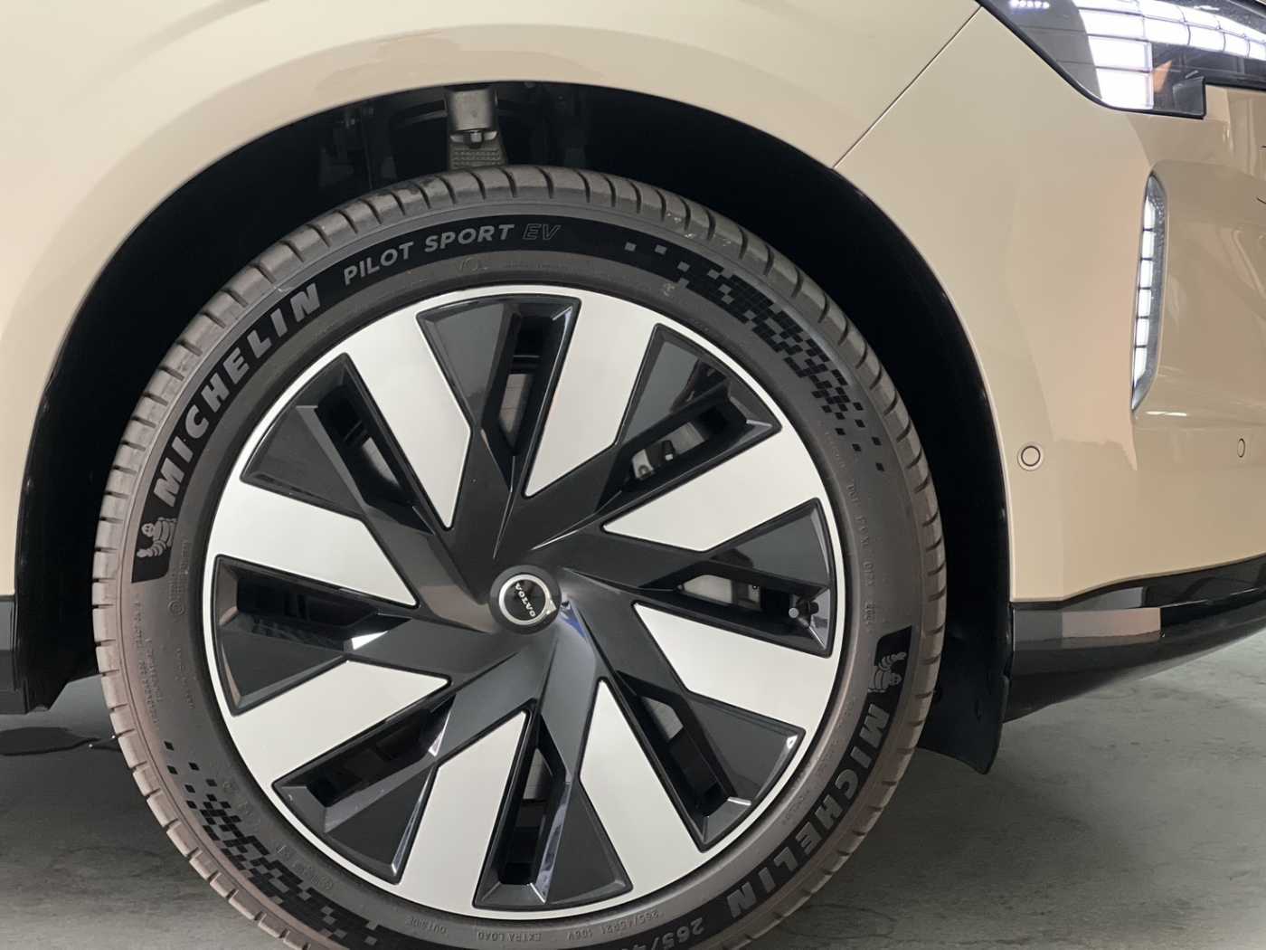 Volvo  Ultra - Twin Performance 6 seats