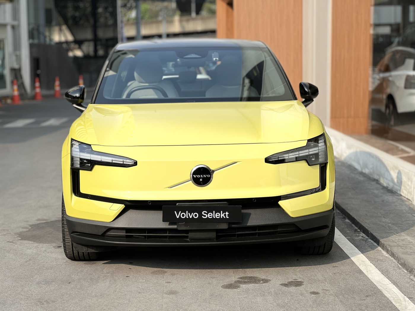 Volvo  Ultra - Twin Motor Performance