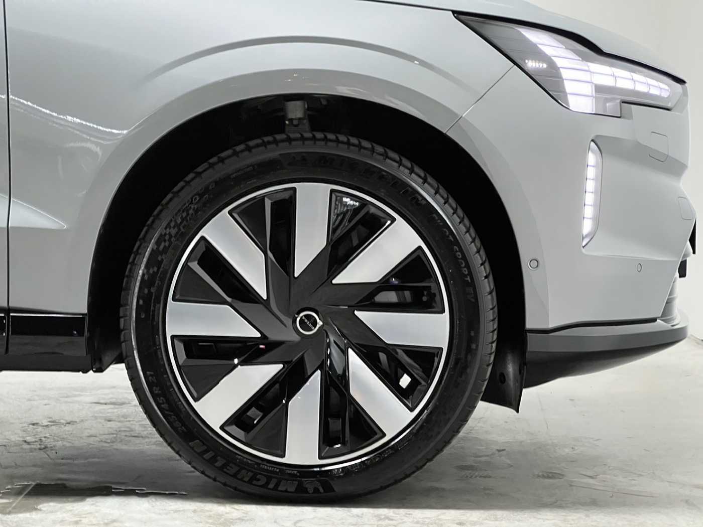 Volvo Ultra - Twin Performance 6 seats