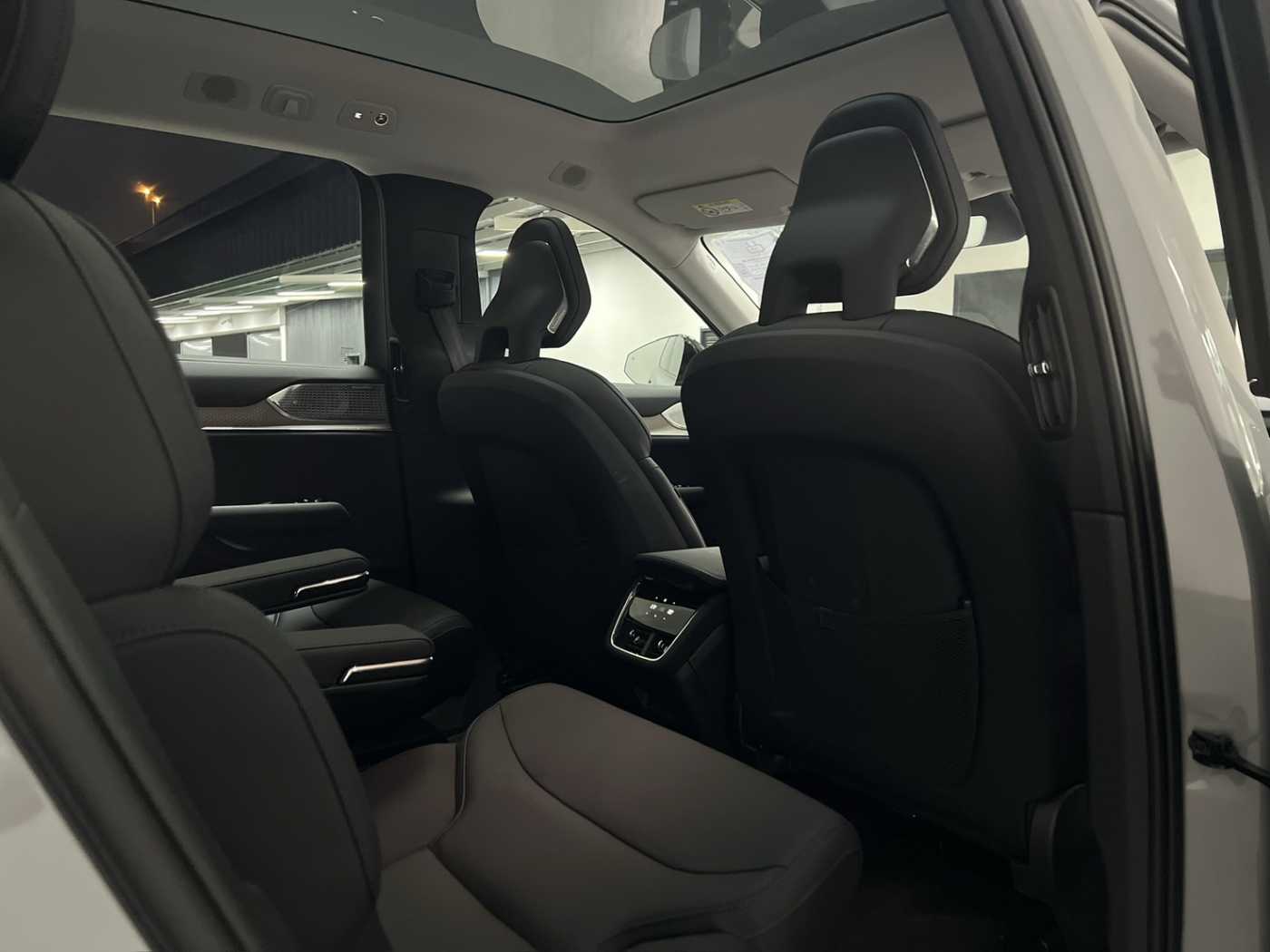 Volvo Ultra - Twin Performance 6 seats